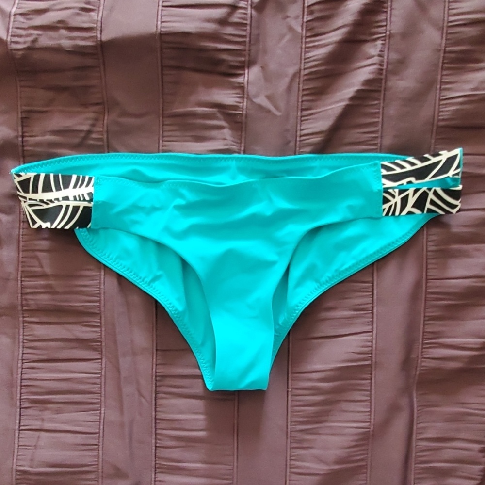 Lululemon shanti surf bikini 8